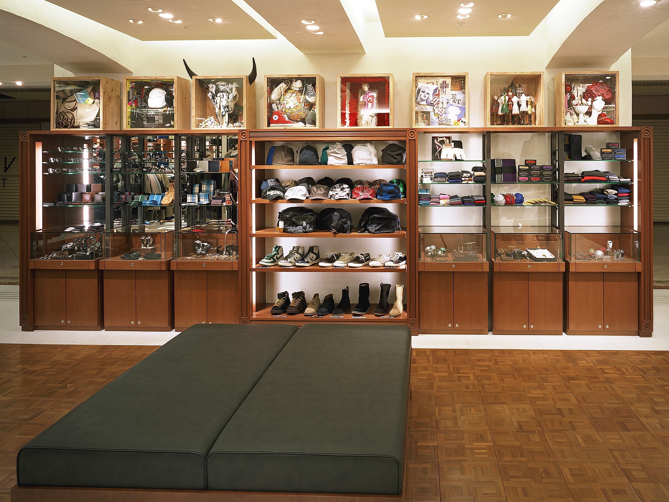 Beauty&Youth - Shop Display
